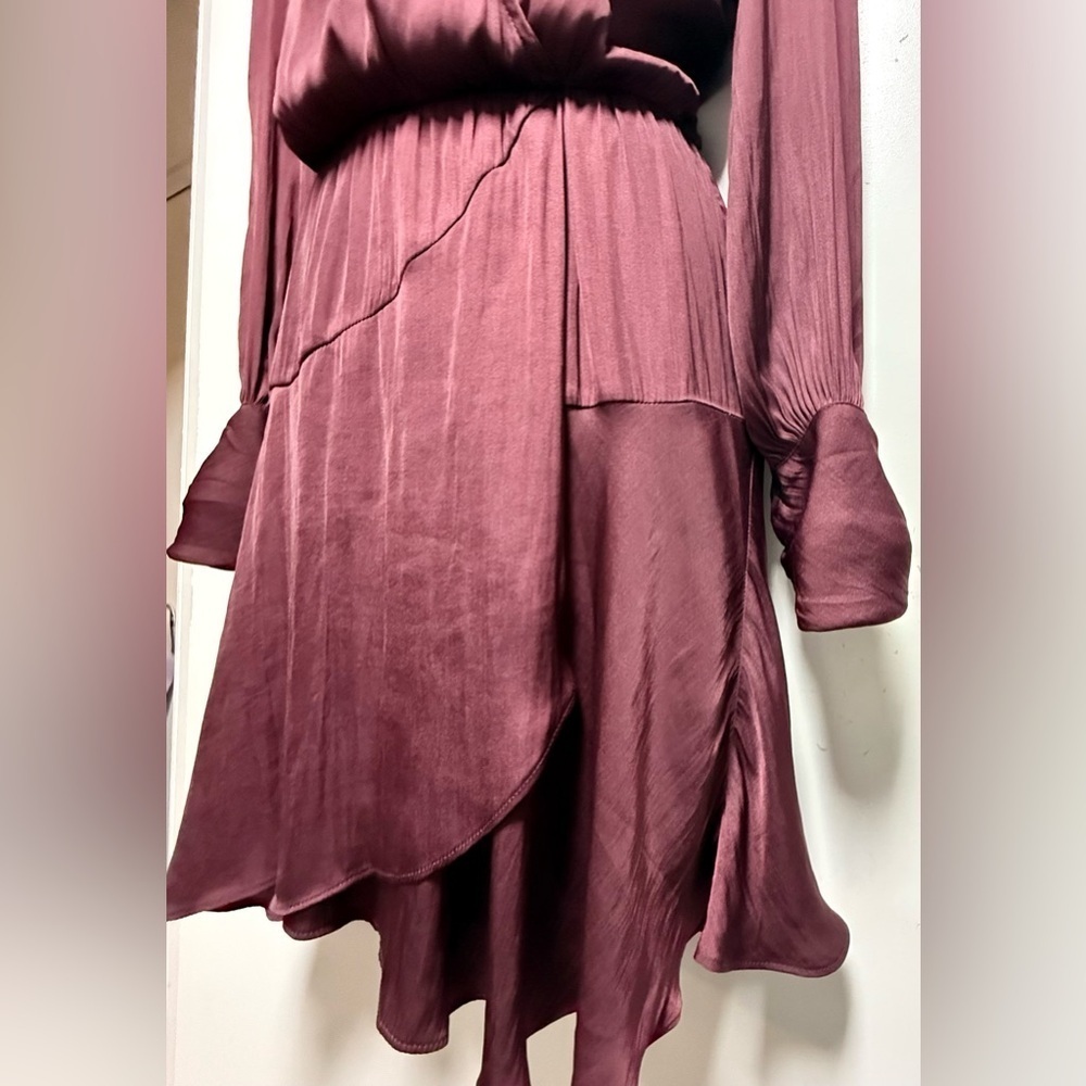 Socialite Red Ruffled V-Neck Long Sleeve Dress - Picture 3 of 9